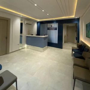 Chirurgie au laser des yeux chez ophtalmologue Nouha Giaed Sousse