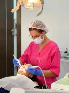 dentiste à Ennasr - Facette et prothèse dentaire