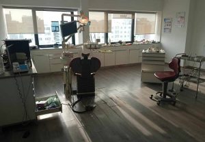 Implant et détartrage des dents - Dentiste Mourad Chelli à Montplaisir