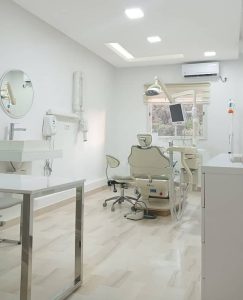 implant et soins dentaires à Hammam Lif / Dentiste Dr Ilhem Saadnia