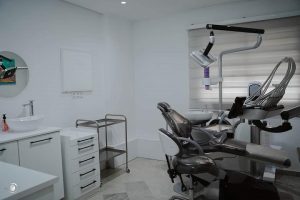 chirurgie dentaire Dr Rabeb Ben Fredj - implantologie à Sousse