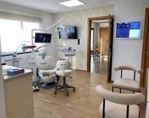 Implant et prothèse dentaire à Mahdia - Dr Khameil Mgasseb